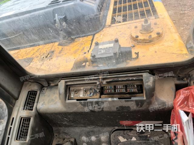 后窗玻璃角标（驾驶室部分）