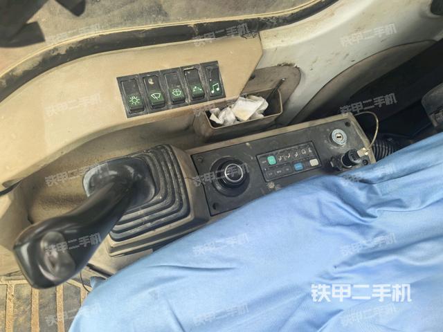 駕駛室整體（整機外觀）