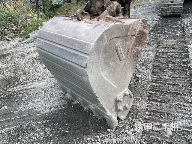 鏟斗右后整體（工作和回轉(zhuǎn)裝置）