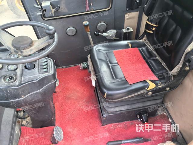 仪表盘全景（压路机驾驶室）