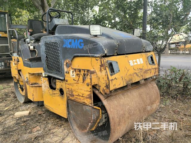 右前45°（压路机整机外观）