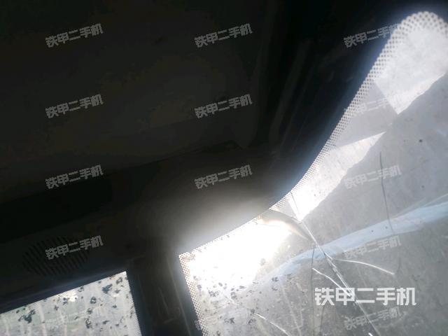 左后方玻璃角標（駕駛室部分）