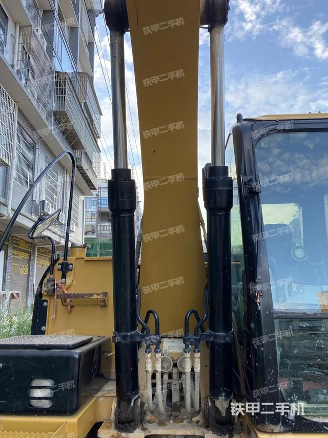 大臂油缸整體?豎拍（工作和回轉(zhuǎn)裝置）