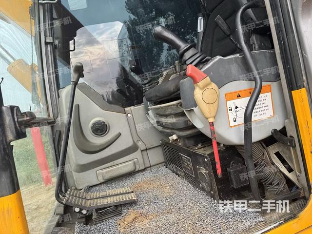 駕駛室頂部（整機(jī)外觀）