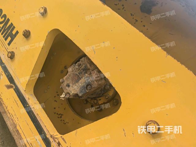 后轮左侧全景（压路机前后车架）