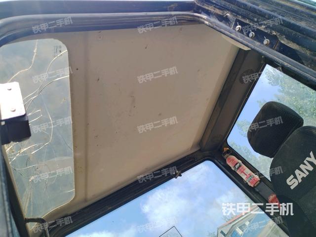 驾驶室顶部（整机外观）