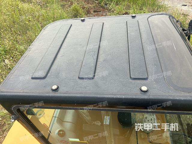 駕駛室頂部（整機外觀）