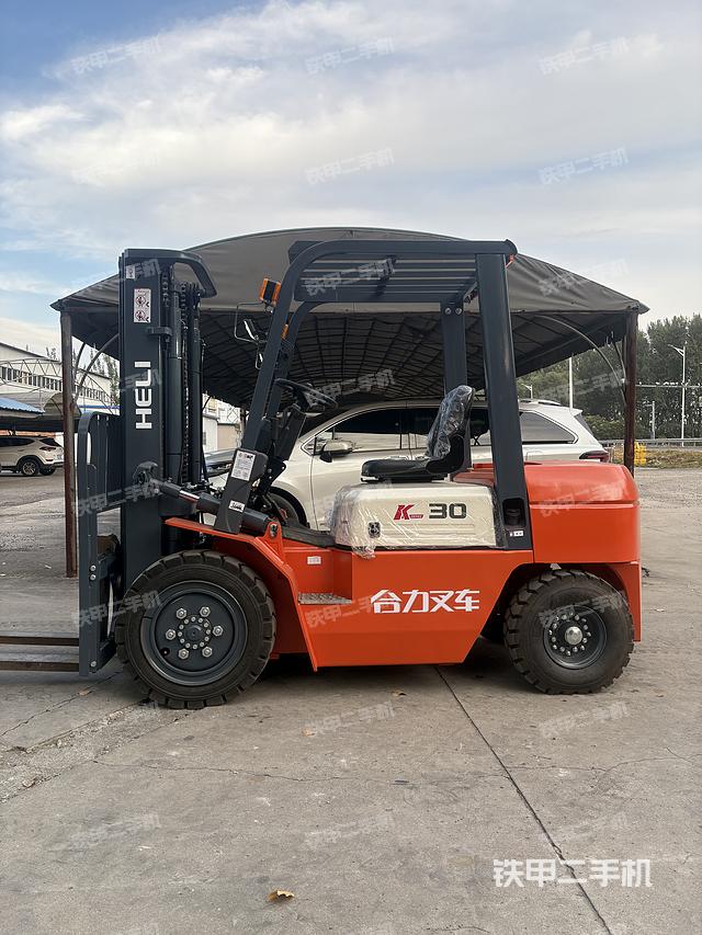 整機左側（設備外觀及核心部件）