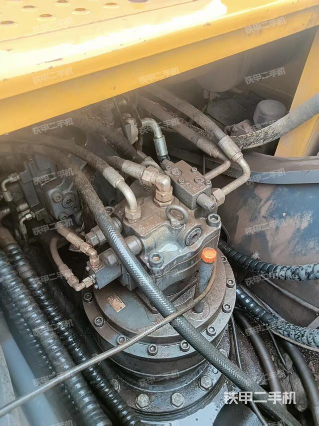 回轉馬達和主控閥（整機外觀）