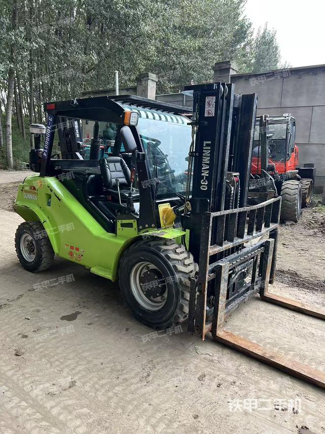 整機(jī)右側(cè)（設(shè)備外觀及核心部件）