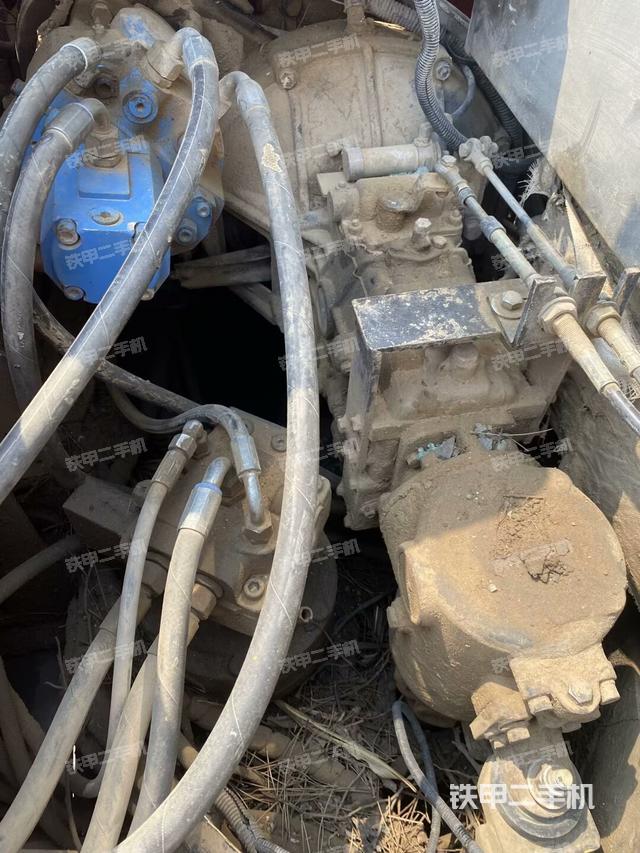 回转马达和主控阀（整机外观）