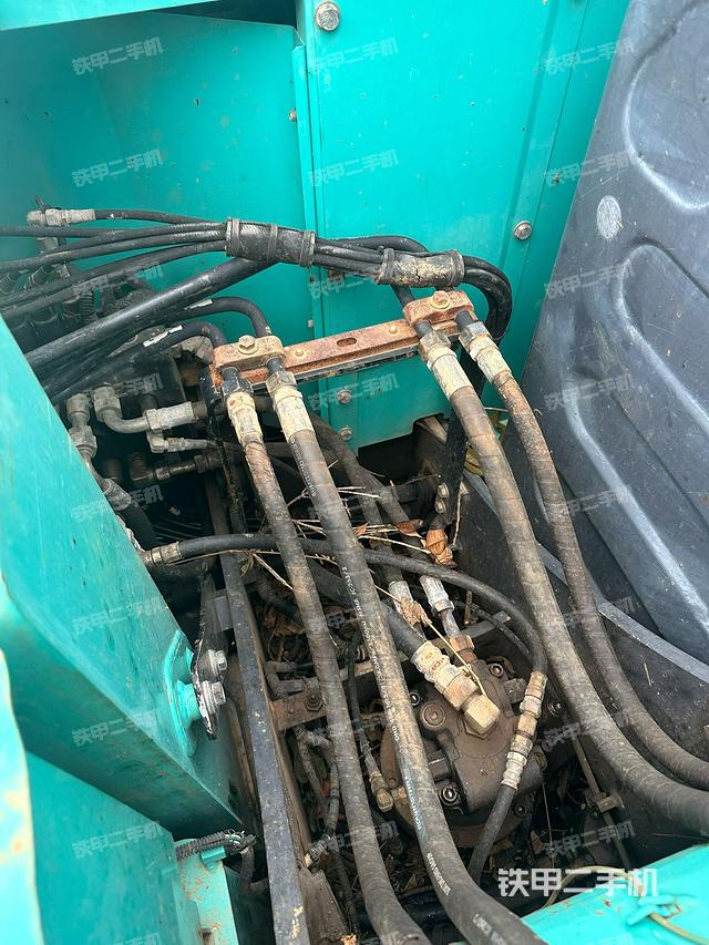 回转马达和主控阀（整机外观）