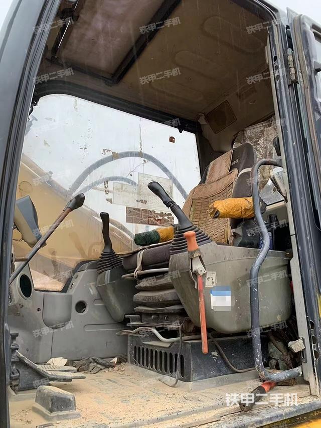 驾驶室整体（整机外观）