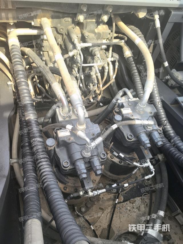 回轉(zhuǎn)馬達(dá)和主控閥（整機(jī)外觀(guān)）