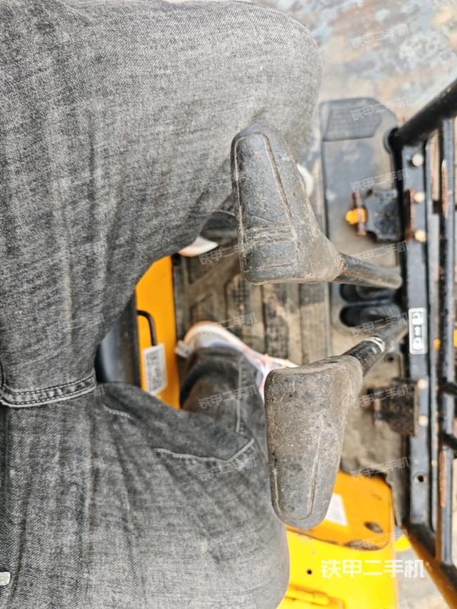 座椅右側(cè)控制臺/鑰匙門/油門/含右手柄（駕駛室部分）