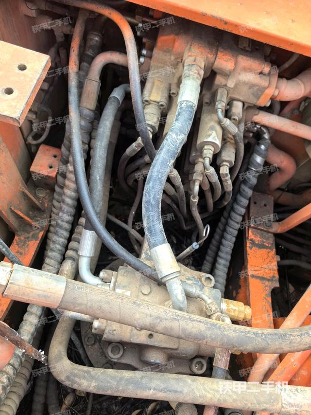 回轉(zhuǎn)馬達（上車部件）