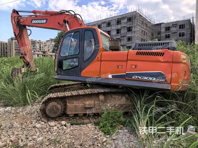 斗山DX260LC挖掘機