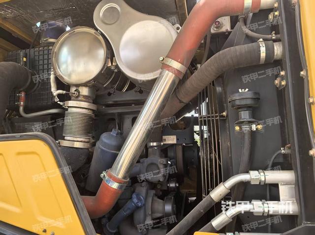 发动机左侧（整机外观及大件）