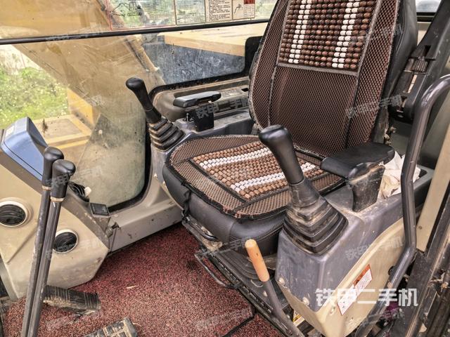 后窗玻璃角标（驾驶室部分）