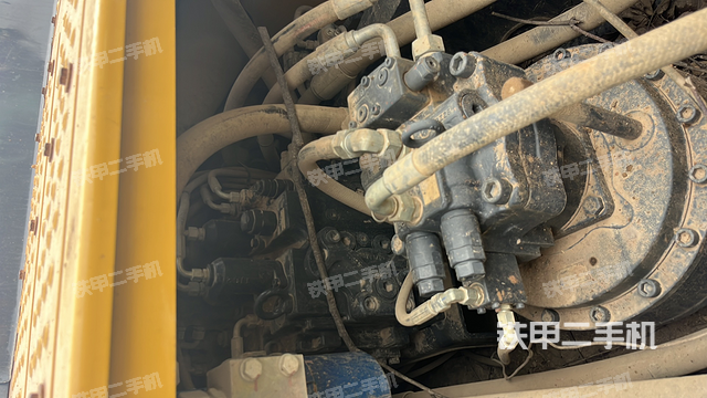 回转马达和主控阀（整机外观）