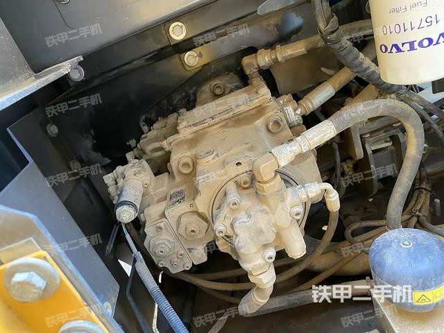 液壓泵斜45?右（大件艙室）