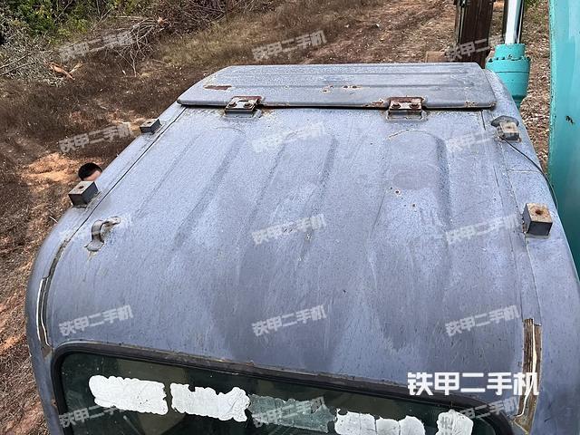 驾驶室顶部（整机外观）