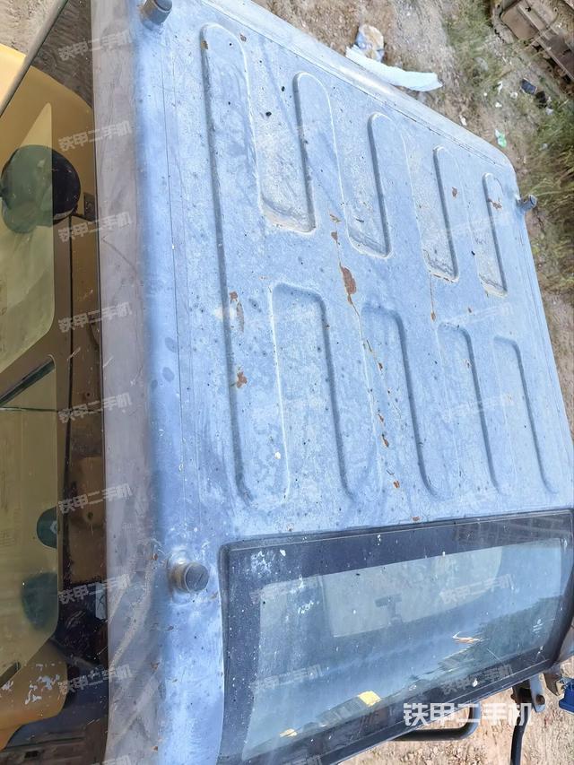 驾驶室顶部（整机外观）