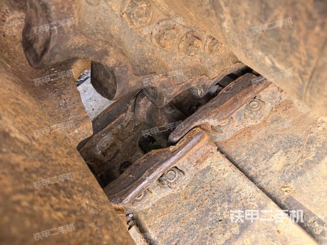 右驅(qū)動輪（行走機構(gòu)）