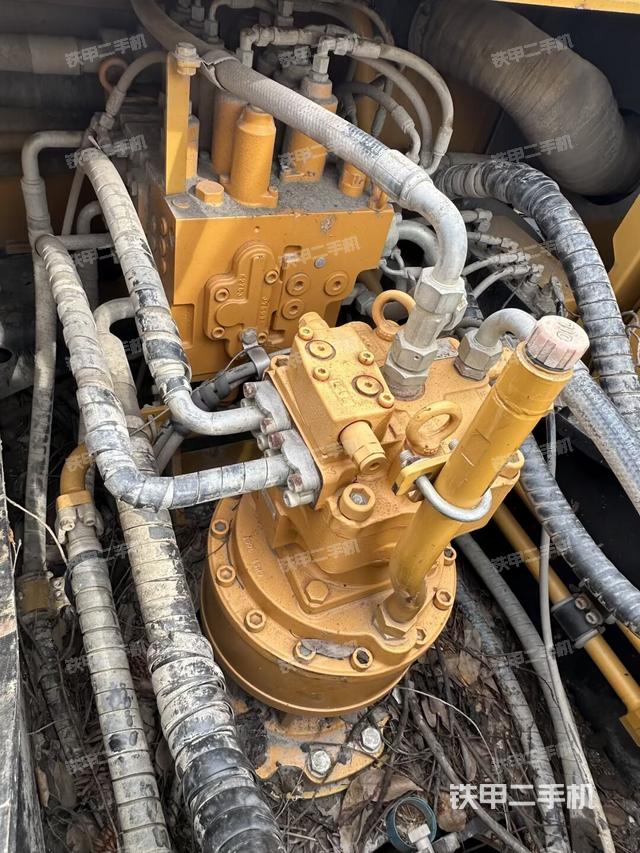 回转马达和主控阀（整机外观）