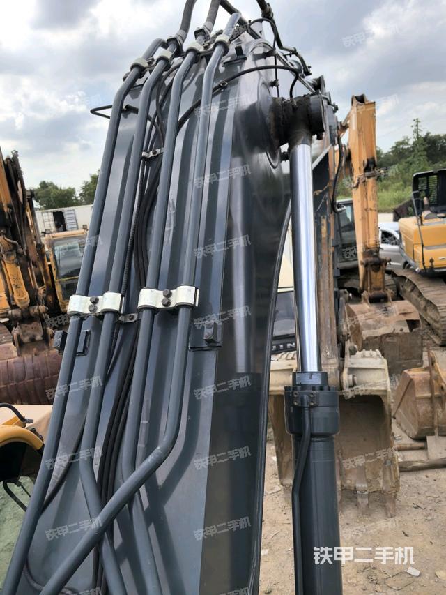 大臂根部 斜视（工作和回转装置）