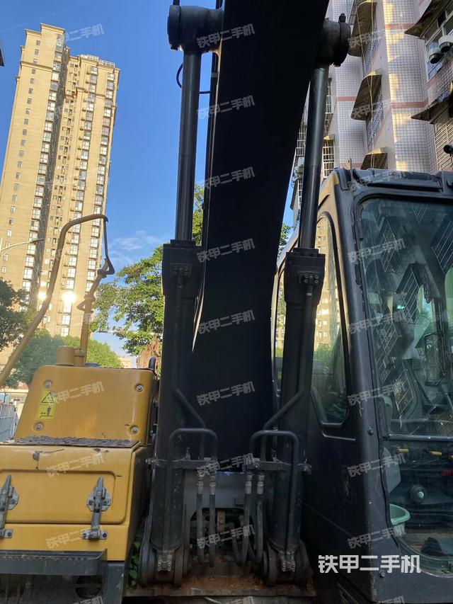 大臂油缸整體?豎拍（工作和回轉(zhuǎn)裝置）