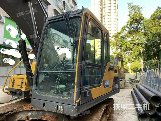 駕駛室左前45度（駕駛室部分）