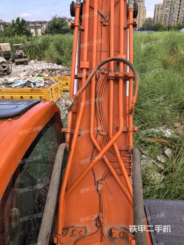 大臂背部俯視（工作和回轉(zhuǎn)裝置）