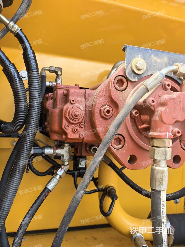 液壓泵艙室正面整體（整機(jī)外觀）