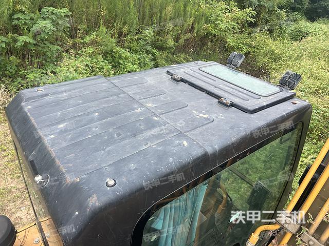 驾驶室顶部（整机外观）