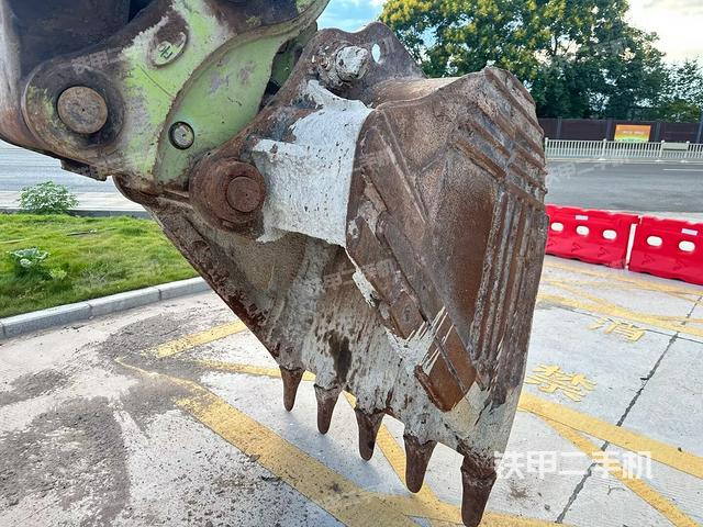 铲斗右后整体（工作和回转装置）