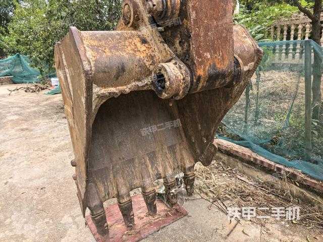 大臂油缸整体 竖拍（工作和回转装置）