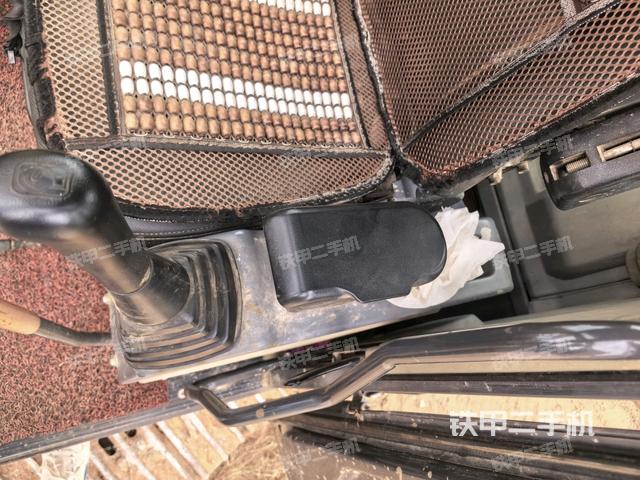 座椅左侧控制台/音响/含左手柄（驾驶室部分）