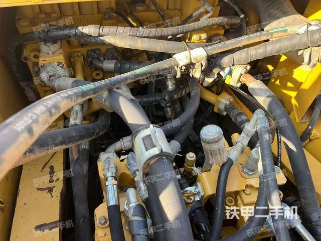 回转马达和主控阀（整机外观）