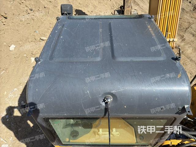 驾驶室顶部（整机外观）