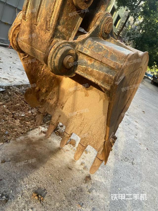 鏟斗右后整體（工作和回轉(zhuǎn)裝置）