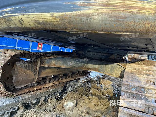 轉(zhuǎn)盤和下車架正前（工作和回轉(zhuǎn)裝置）