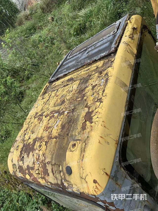 驾驶室顶部（整机外观）