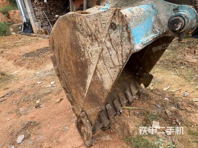 鏟斗右后整體（工作和回轉(zhuǎn)裝置）