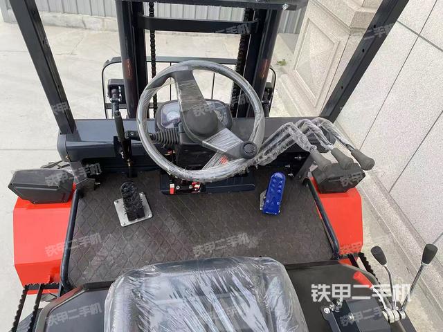 驾驶室操作台（设备外观及核心部件）