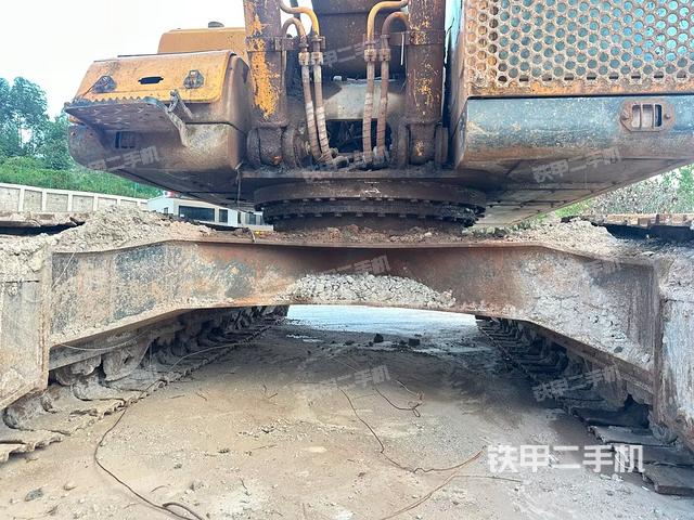 转盘和下车架正前（工作和回转装置）