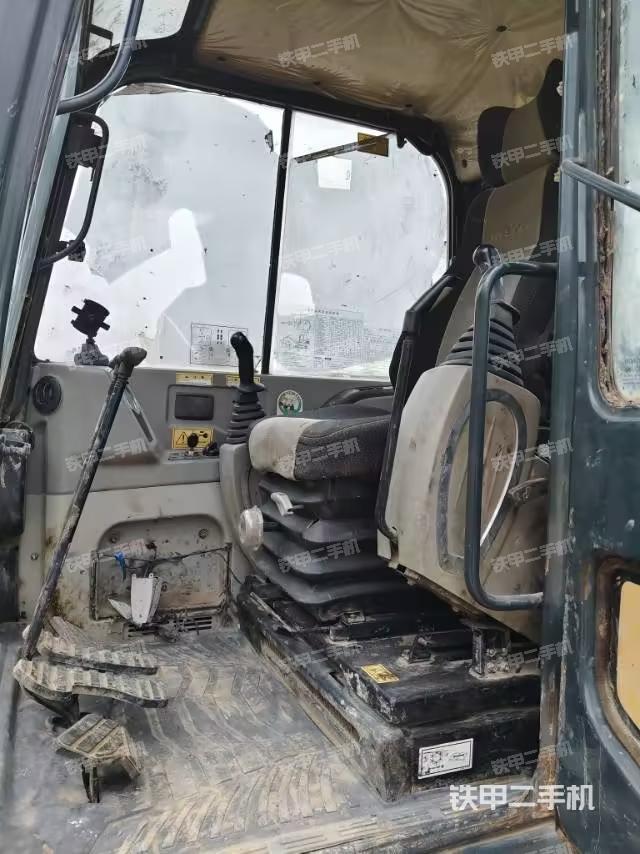 驾驶室整体（整机外观）