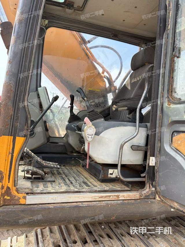 駕駛室整體（整機(jī)外觀）