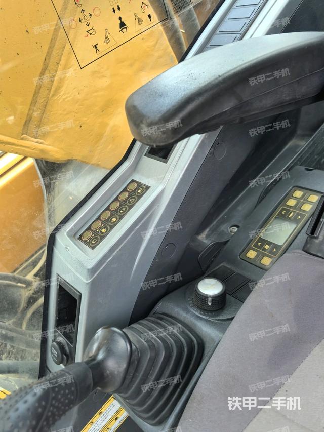 座椅右侧控制台/钥匙门/油门/含右手柄（驾驶室部分）