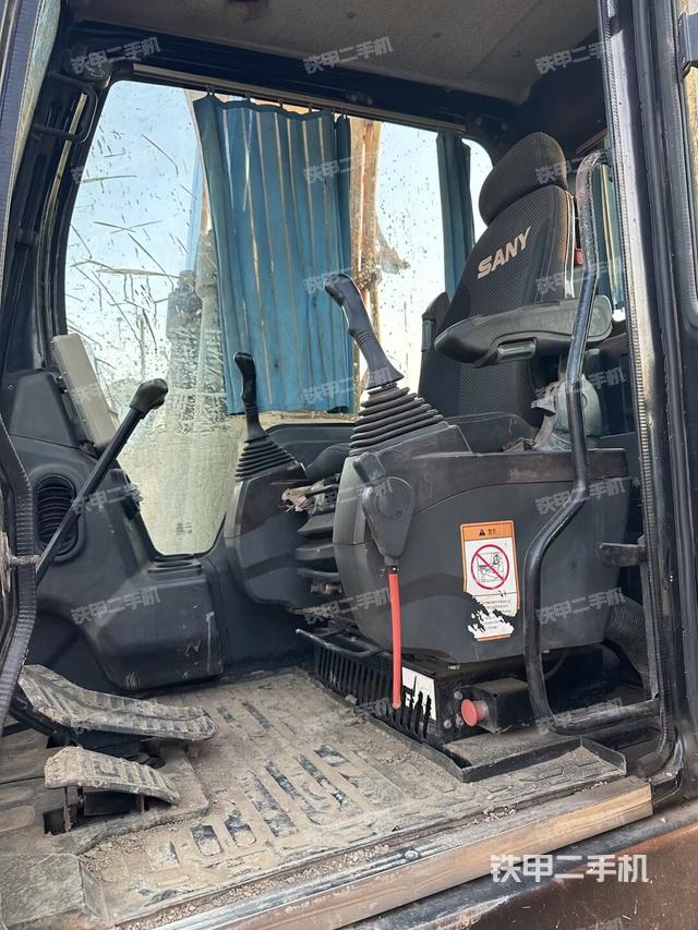 驾驶室整体（整机外观）